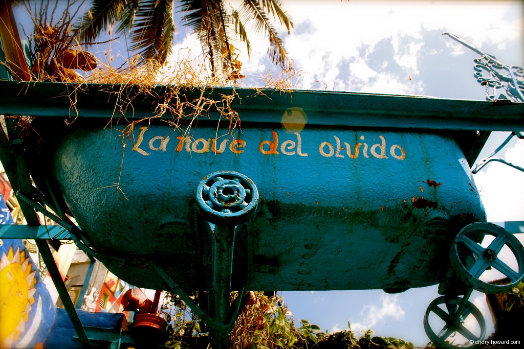 Callejón De Hamel In Havana Tub