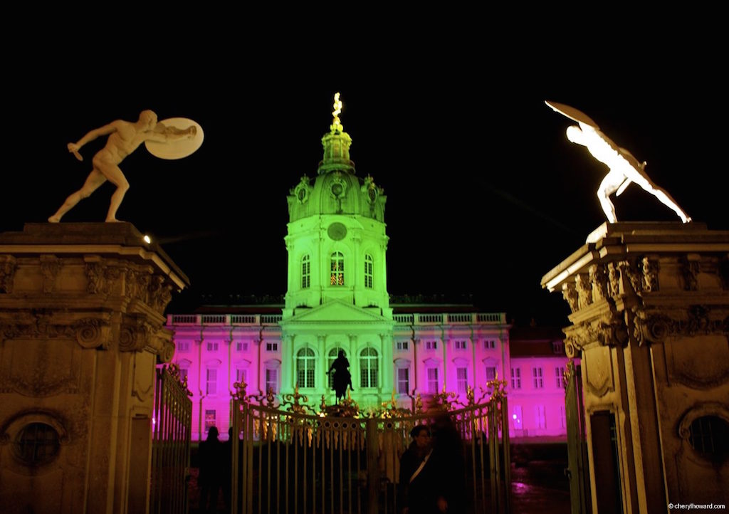 Weihnachtsmarkt Schloss Charlottenburg Castle Statues at Night