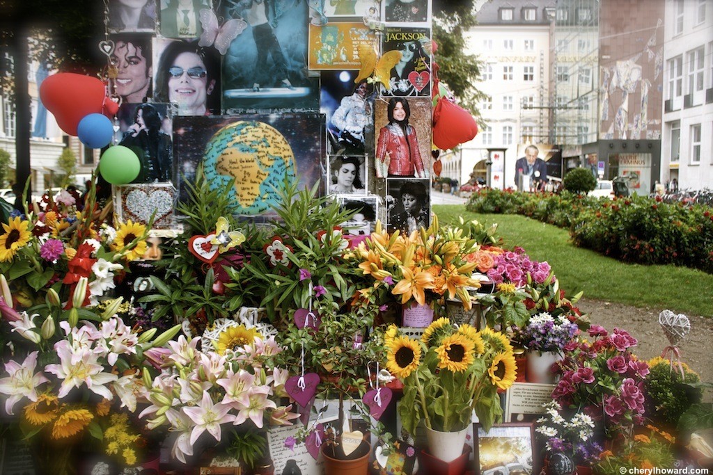 The Michael Jackson Memorial Munich - Globe Photo