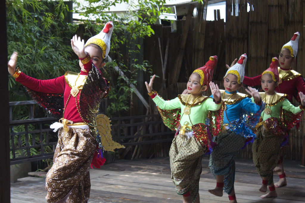 Traditonal Thai Dancing Klong Bang Luang Artist House Bangkok