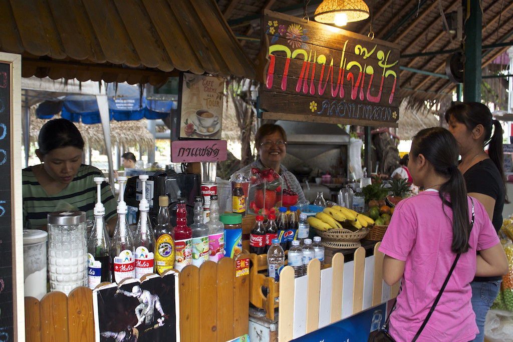 Vendors at Klong Bang Luang Artist House