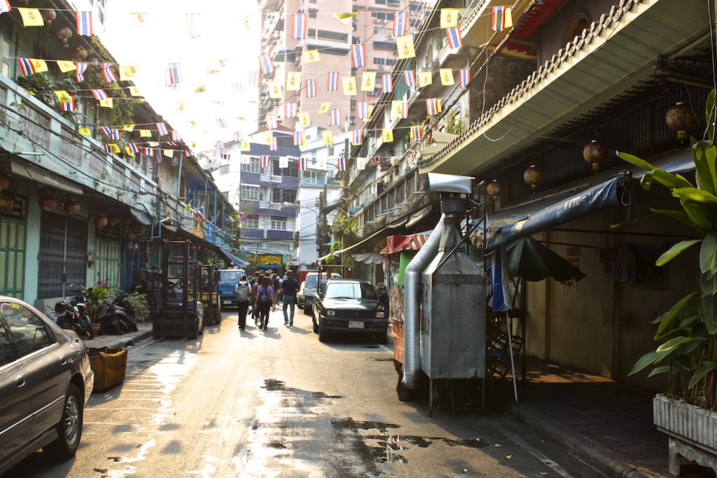 Experience Bangkok Chinatown Through 30 Photos