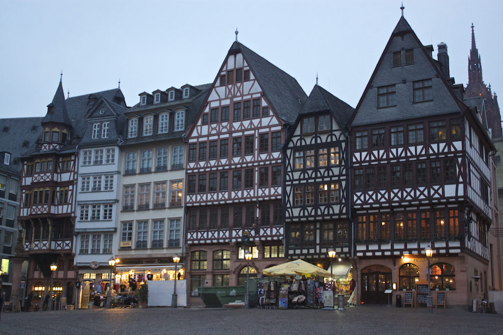 Frankfurt Photos - Altstadt Römerberg Square