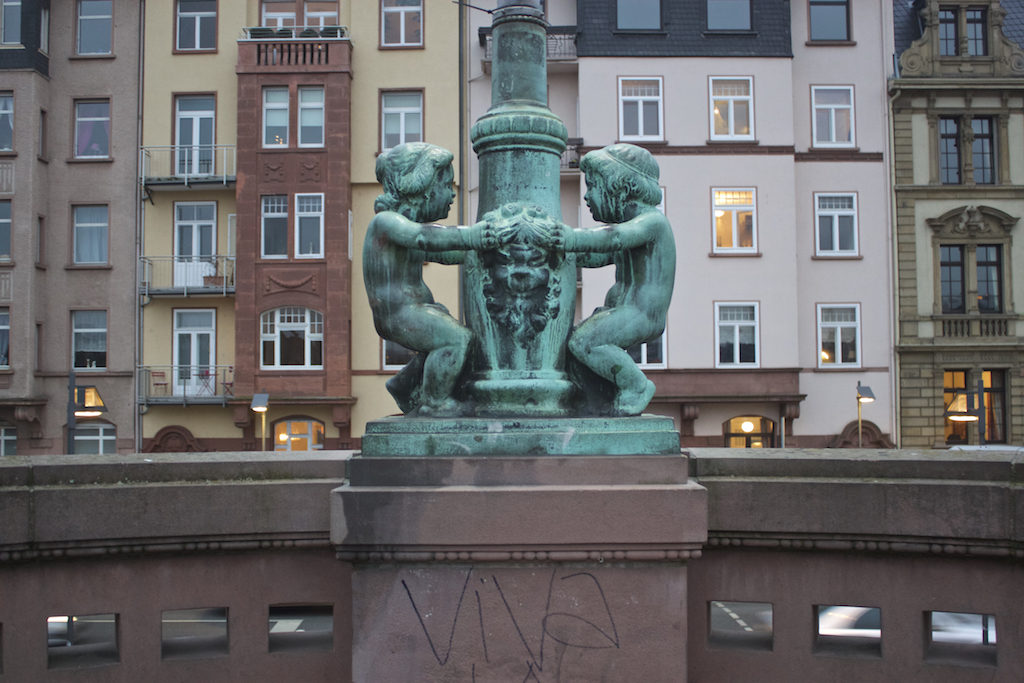 Frankfurt Photos - Eiserner Steg Statue