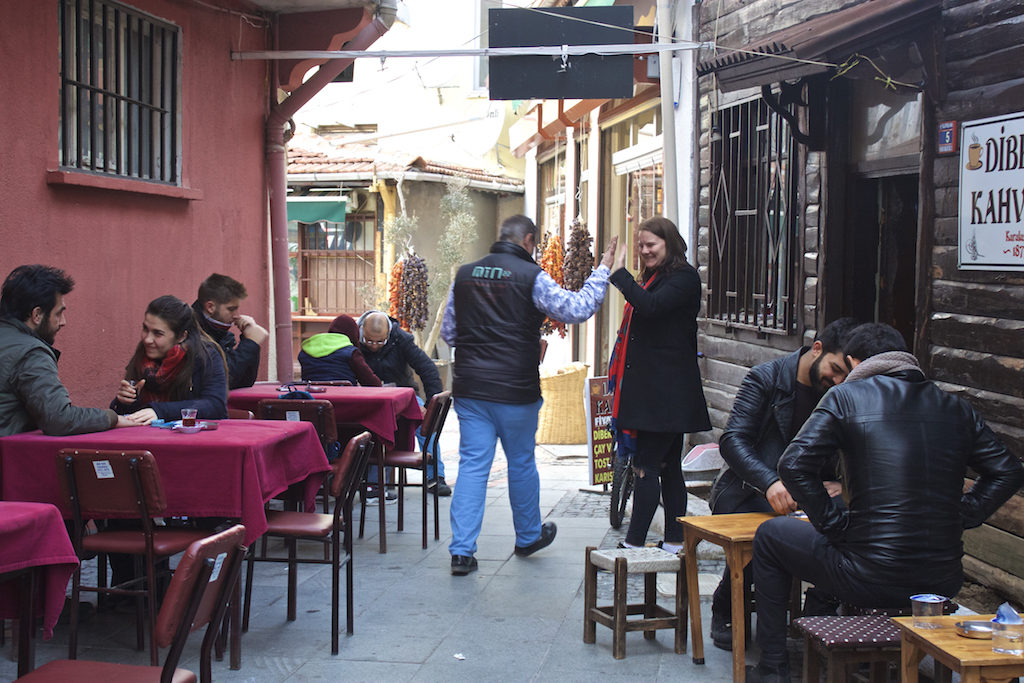 Things To Do in Edirne Turkey - Cafe and Backgammonv