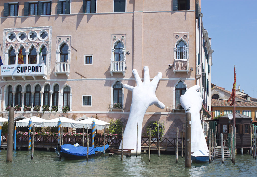Hands Sculpture in the Venice Grand Canal - Support Art Climate Change