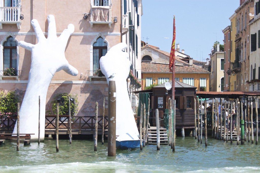 Hands Sculpture in the Venice Grand Canal - Support Lorenzo Quinn