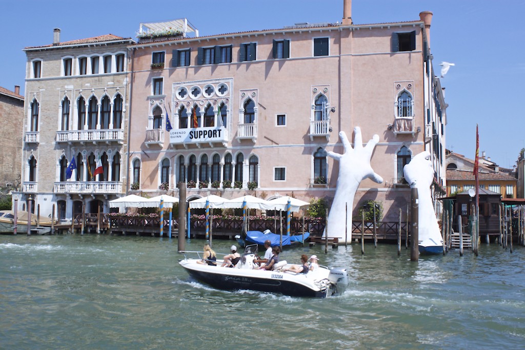 Weird & Offbeat: Hands Sculpture in the Venice Grand Canal ...