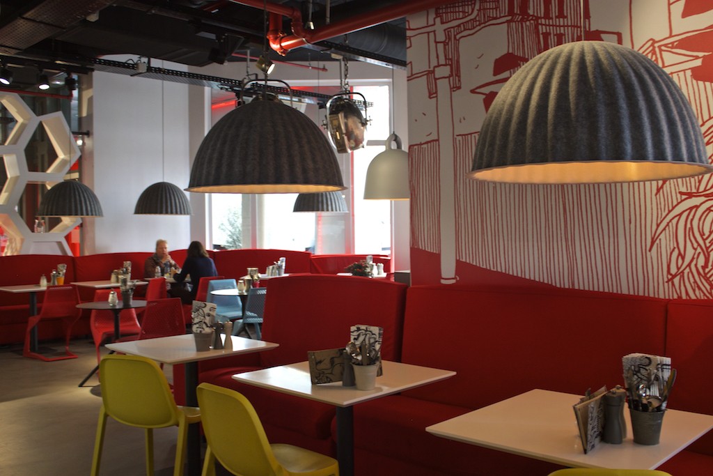 Radisson RED Brussels - OUIBar + KTCHN Restaurant Dining Area