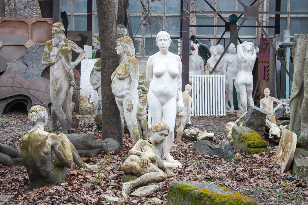 Weekend in Budapest - Naked People Statues