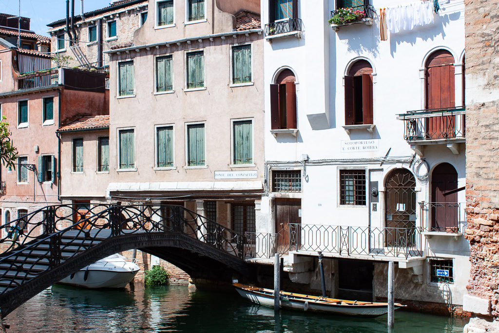 Libreria Acqua Alta - Canal View