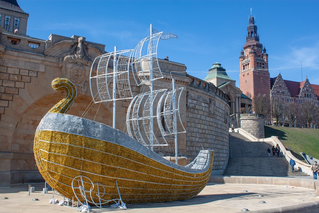 Visit Szczecin Poland - Wały Chrobrego Fountain Ship
