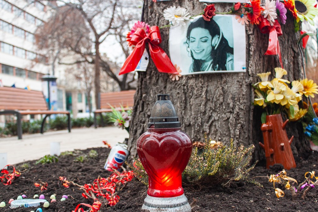 Michael Jackson Memorial Tree Budapest - Heart Candle Pepsi