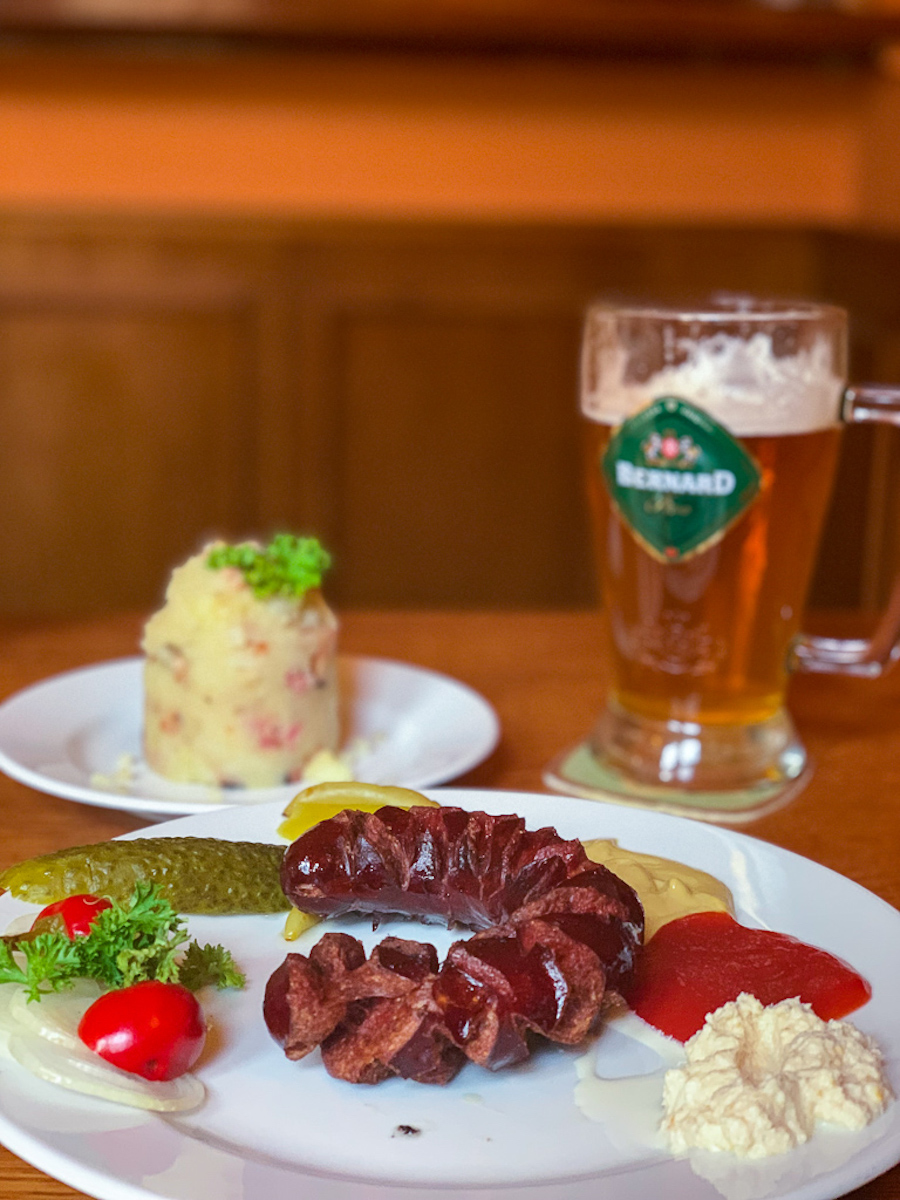 Brno Restaurants - Pivní bar Atrium Mashed Potatoes & Sausage