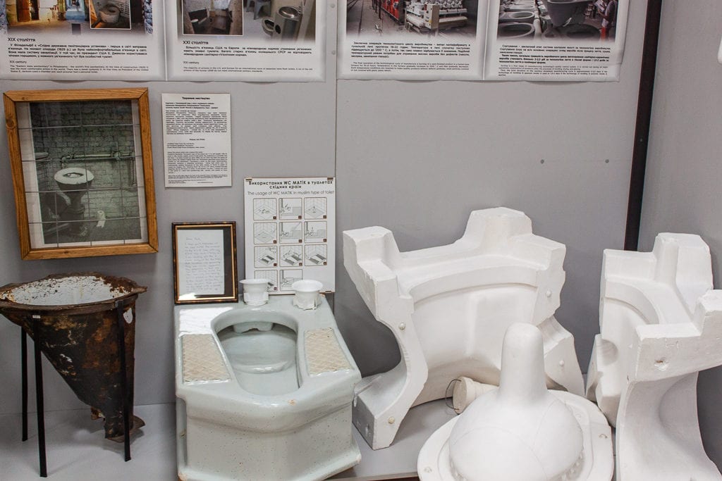 Museum Of Toilet History - Various Models Of Toilets