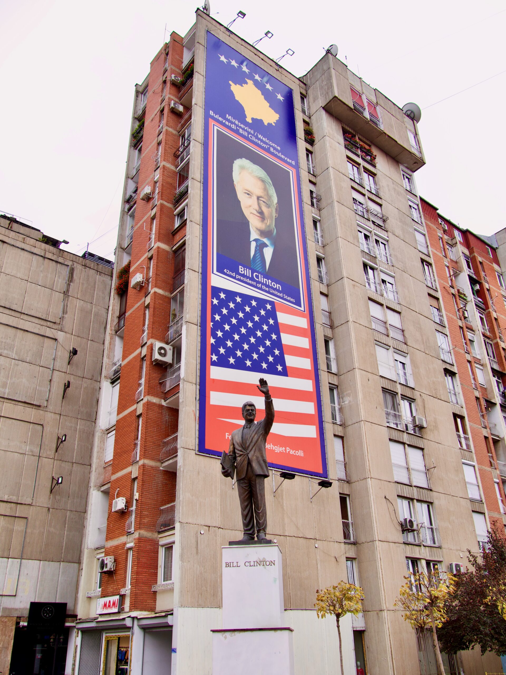 The Bill Clinton Statue In Pristina, Kosovo - cherylhoward.com